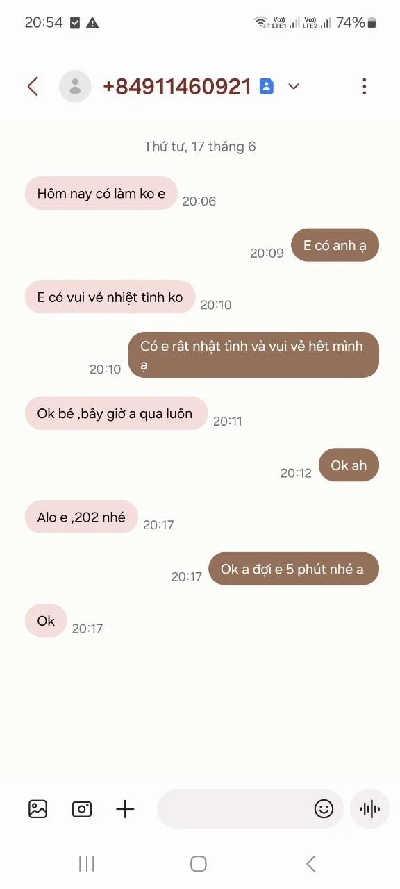 Em làm tình đỉnh nóc kịch trần, bú cu phê. Hàng múp đẹp sạch sẽ