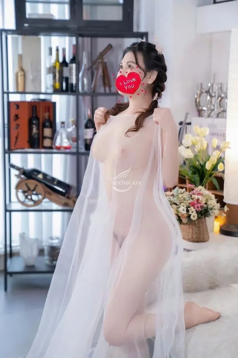 QUỲNH NHI ĐẲNG CẤP GÁI HỒI XUÂN RỰC RỠ