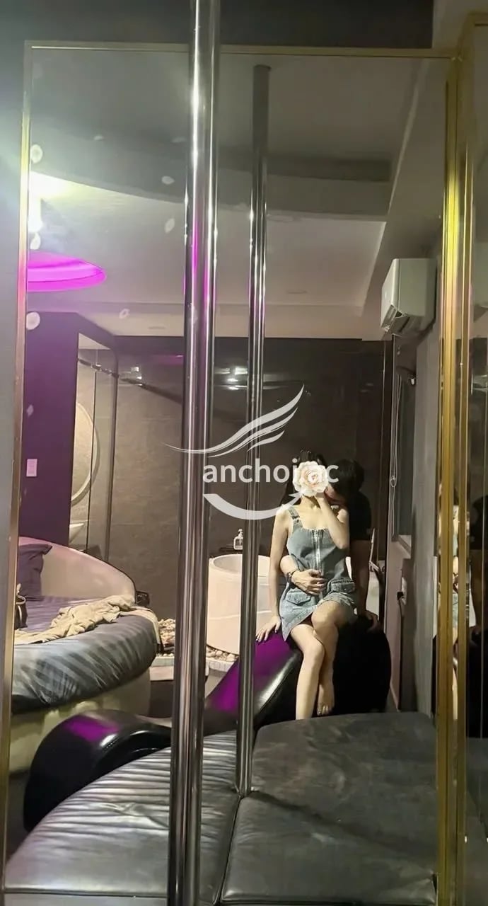 Em này tôi vừa check xong ngon đấy anh em ạ, mông to, vú bự ,bướm khít khịt, kỹ 