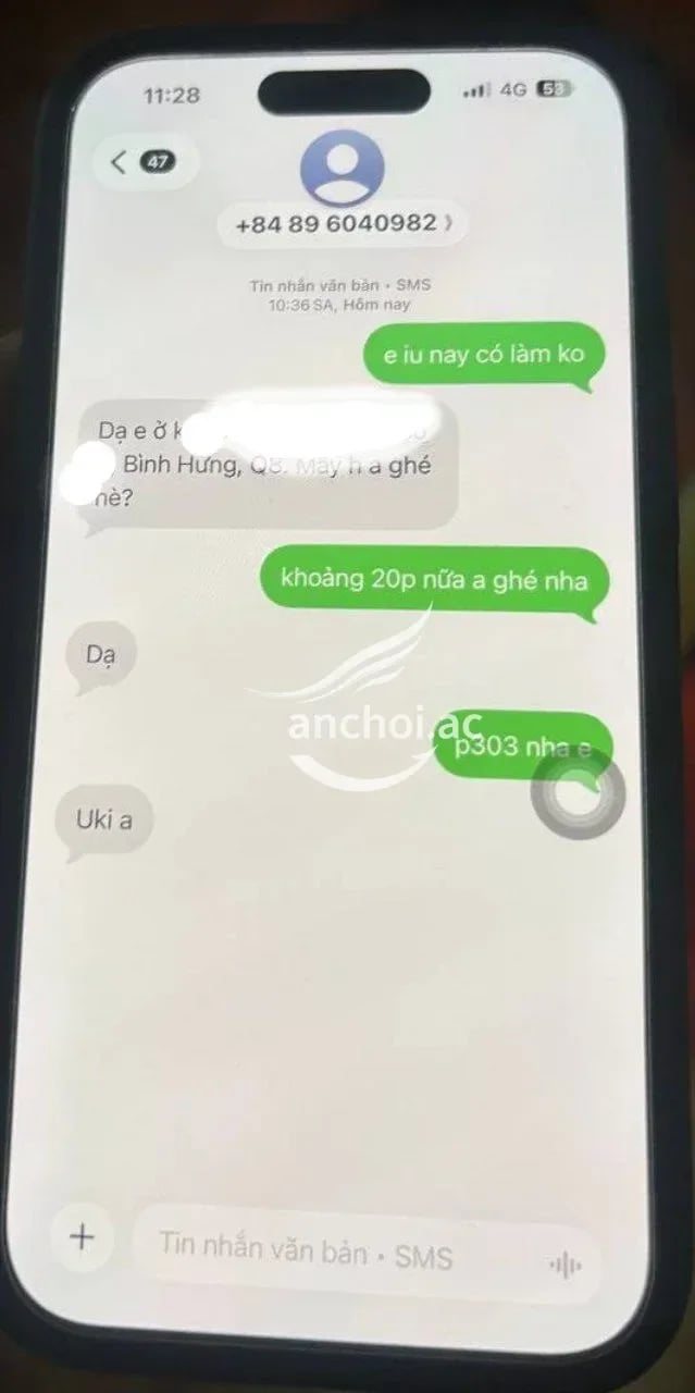 Vú bự kẹp chuối rất ngon, cặp mông sinh ra để doggy. Riêng con chem chép phải nó