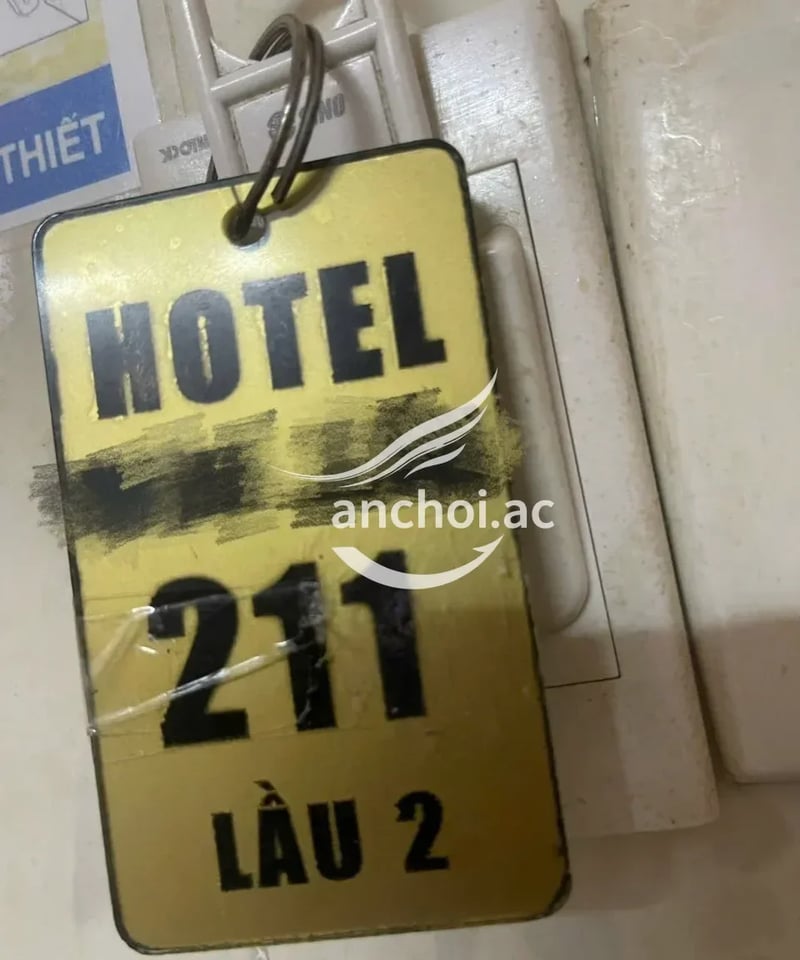 Thấy e vừa làm lại nên tranh thủ qua gặp e, vẫn như ngày nào, mê cặp vú mà quên 
