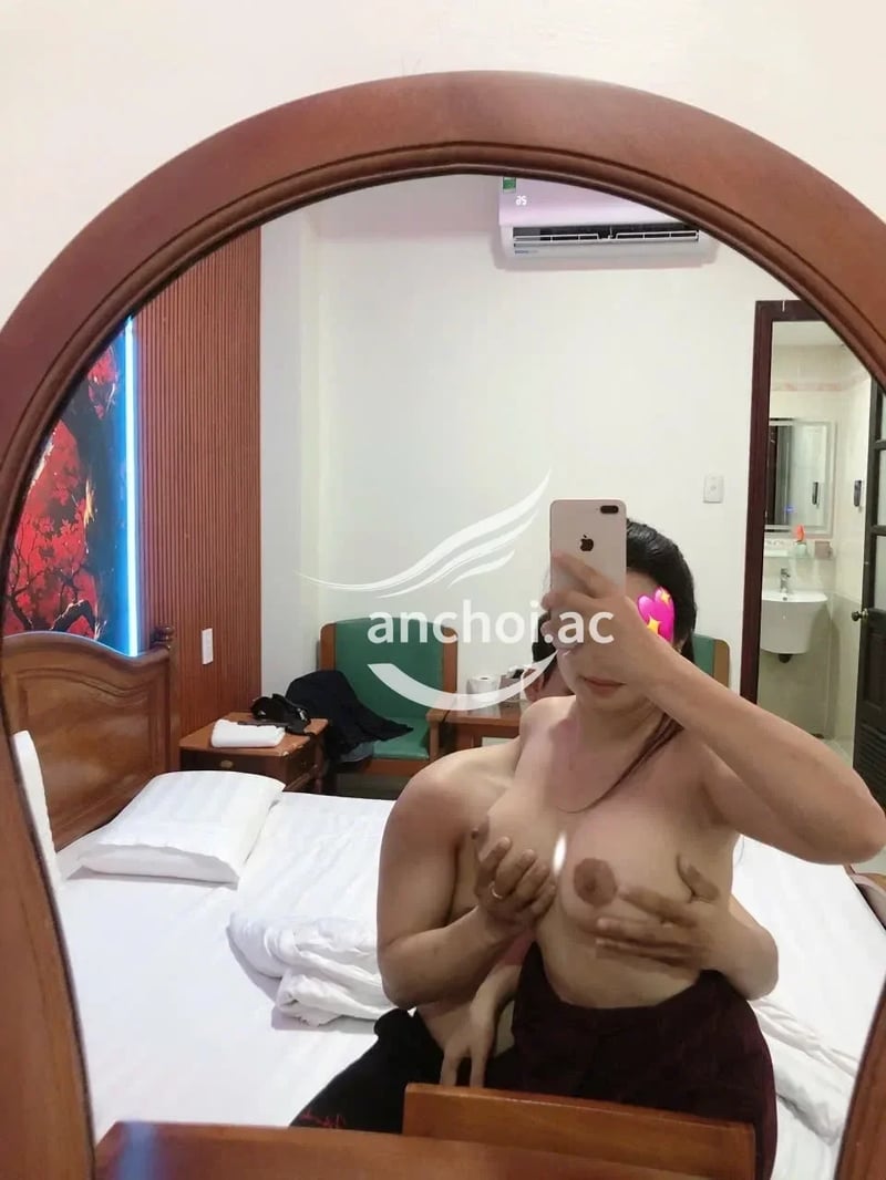 Hàng ngon mặt mũi cũng xinh xắn, bướm nhiều nước chơi sướng — ảnh 3