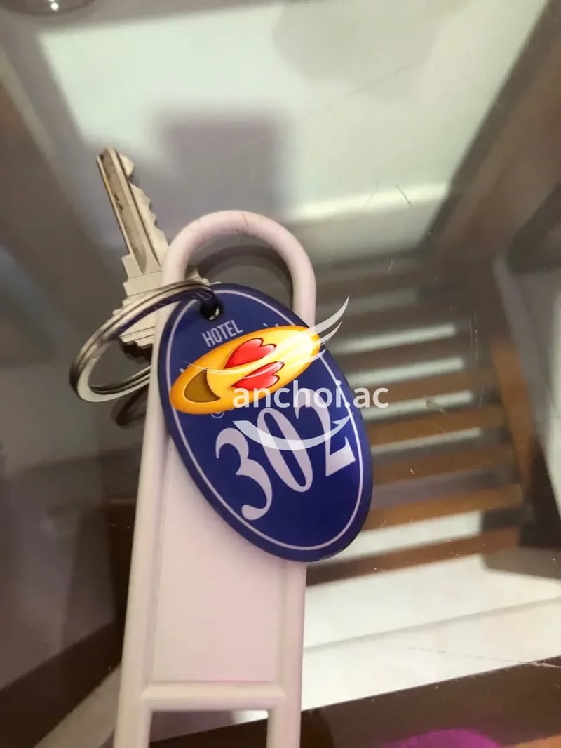 Có nét sang chảnh, dáng đẹp, ngực to đẹp. Làn da mịn sáng mướt mắt, cặp bồng đảo — ảnh 2