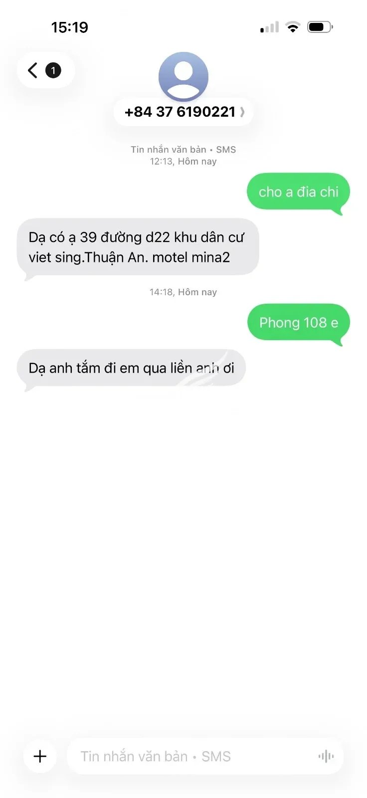 Dáng dấp khá đẹp, ăn mặc sexy, mặt mũi xinh xắn ưa nhìn, em nó cười tươi, nói ch