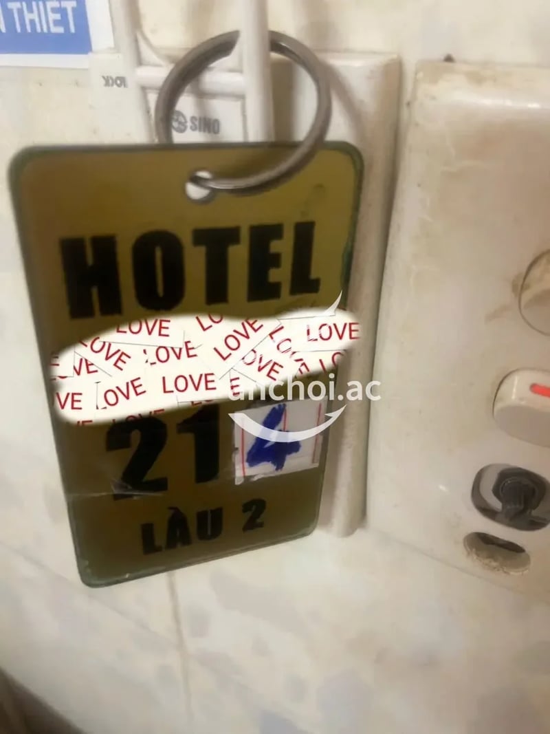 Cảm nhận đầu tiên là thái độ phục vụ rất nhiệt tình, nhẹ nhàng như người yêu, vú