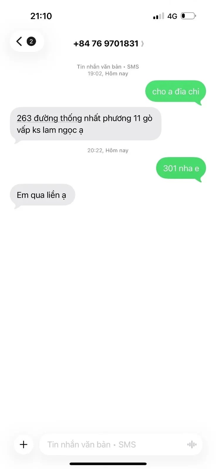 Em còn khá trẻ, ăn nói nhỏ nhẹ, cười duyên. Kèn sáo giỏi nhẹ nhàng và tình cảm