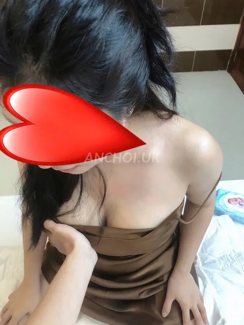Da trắng mặt xinh bú ku phê — ảnh 2