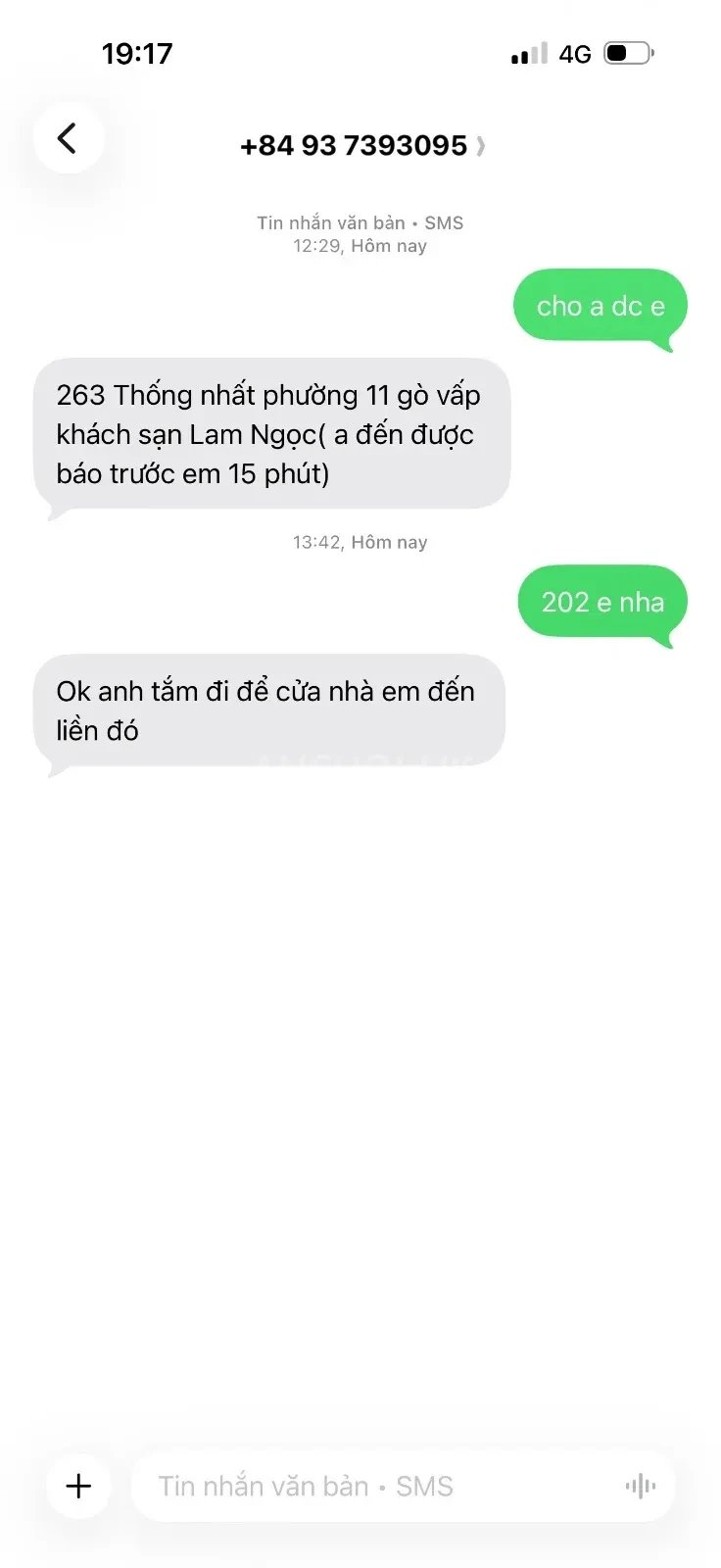 Em này nhìn rất xinh và sang chảnh, da trắng môi mọng. Mông vú to nhìn đã muốn p