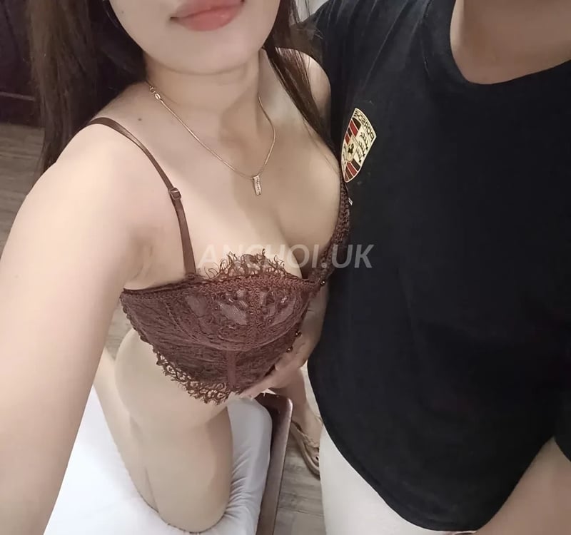 Em này nhìn rất xinh và sang chảnh, da trắng môi mọng. Mông vú to nhìn đã muốn p — ảnh 3