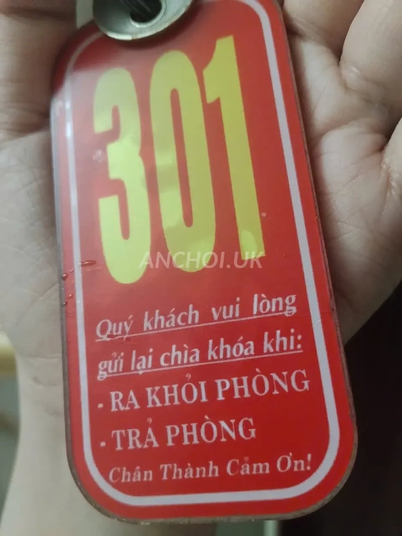 Em này đẹp kiểu làm mình mất tập trung. Da căng bóng, tóc thơm, cười một cái là  — ảnh 2