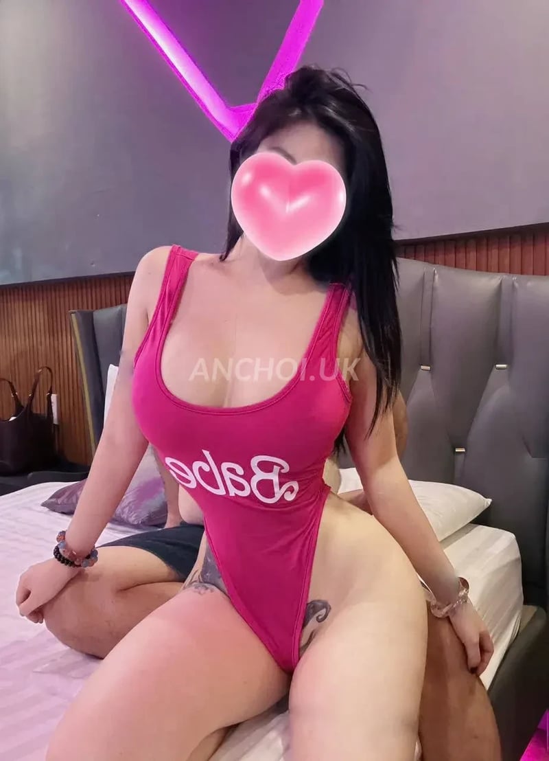 rất xinh khuôn mặt xinh đẹp và nụ cười tỏa nắng — ảnh 3