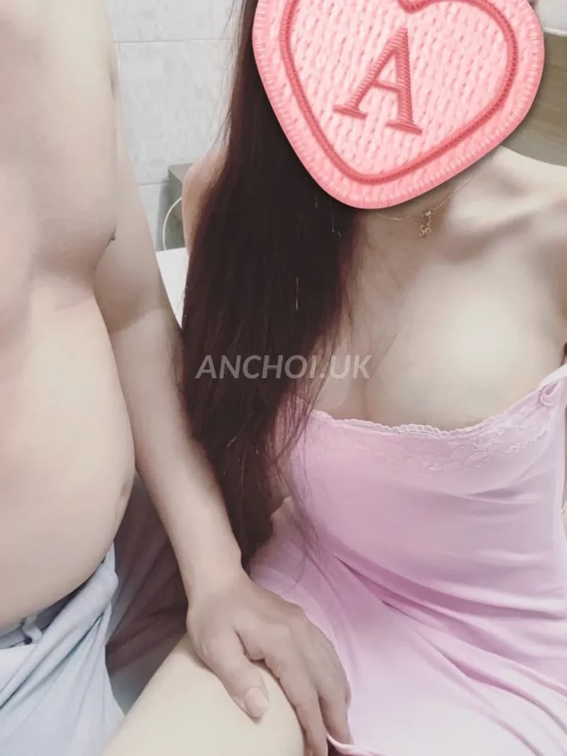 Dáng ngon mặt xinh , kĩ năng tốt , BJ rất phê , phối hợp đủ tư thế không hối thú